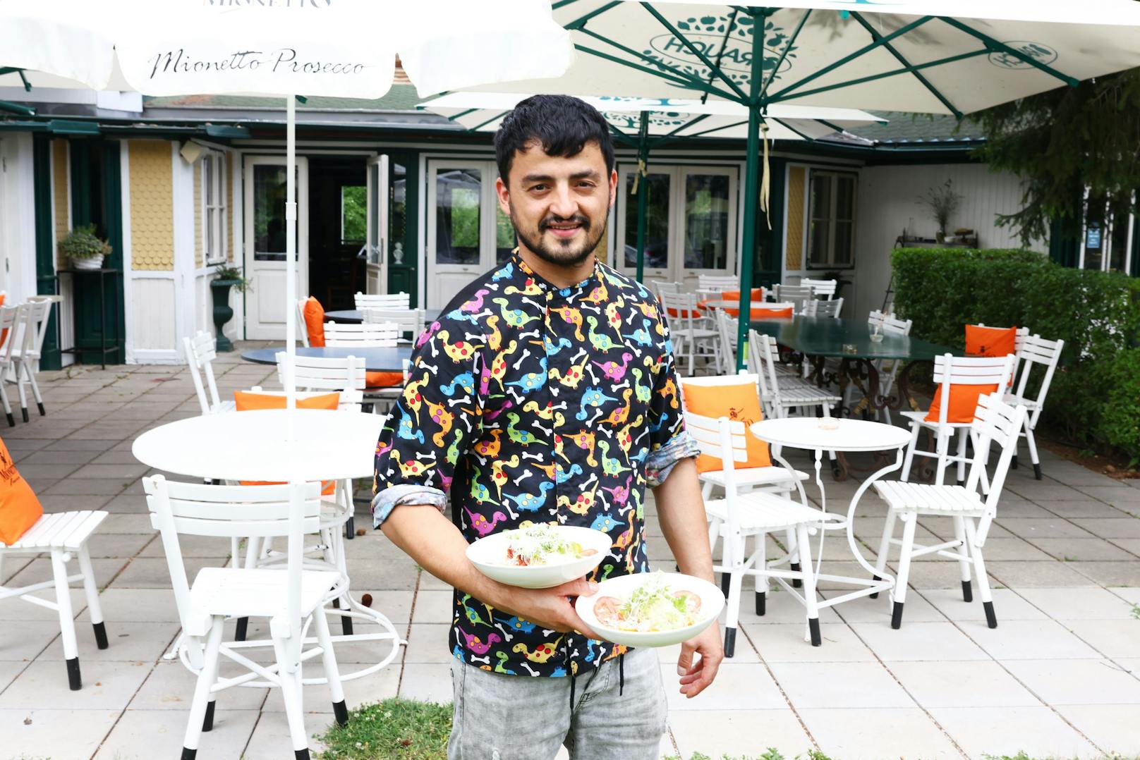 Der gebürtige Afghane und leidenschaftliche Gastronom Ismail Noori (24) übernahm im April das Liesinger Lokal "Purzl's Paradiesgartl".