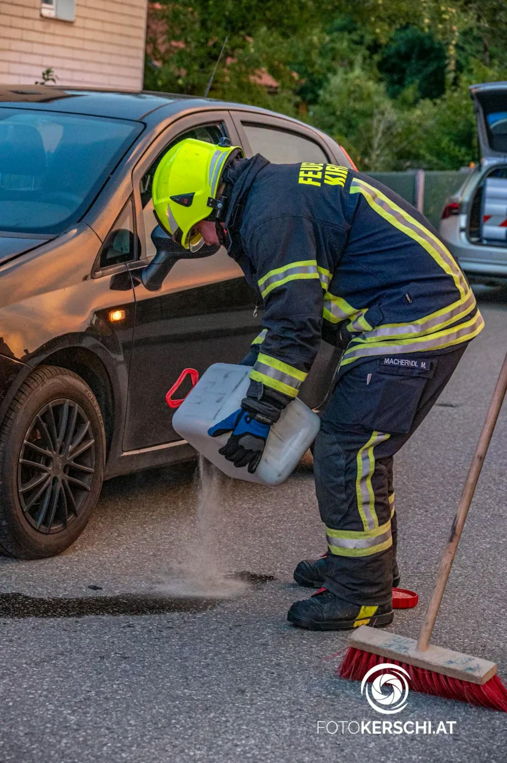 Eine betrunkene Pkw-Lenkerin war am Sonntag gegen 20:45 mit ihrem Auto Richtung Micheldorf unterwegs. Während der Fahrt kollidierte sie dann mit einem Randstein, geriet in den Gegenverkehr und kollidierte mit einem entgegenkommenden Fahrzeug.