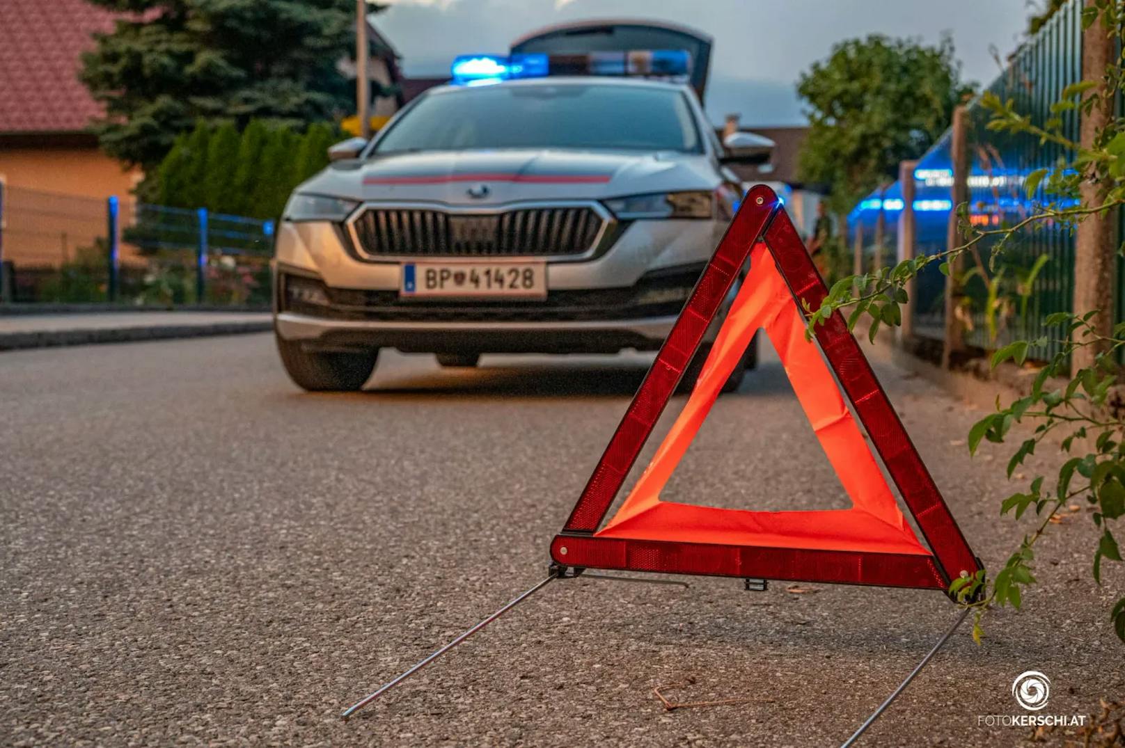 Eine betrunkene Pkw-Lenkerin war am Sonntag gegen 20:45 mit ihrem Auto Richtung Micheldorf unterwegs. Während der Fahrt kollidierte sie dann mit einem Randstein, geriet in den Gegenverkehr und kollidierte mit einem entgegenkommenden Fahrzeug.