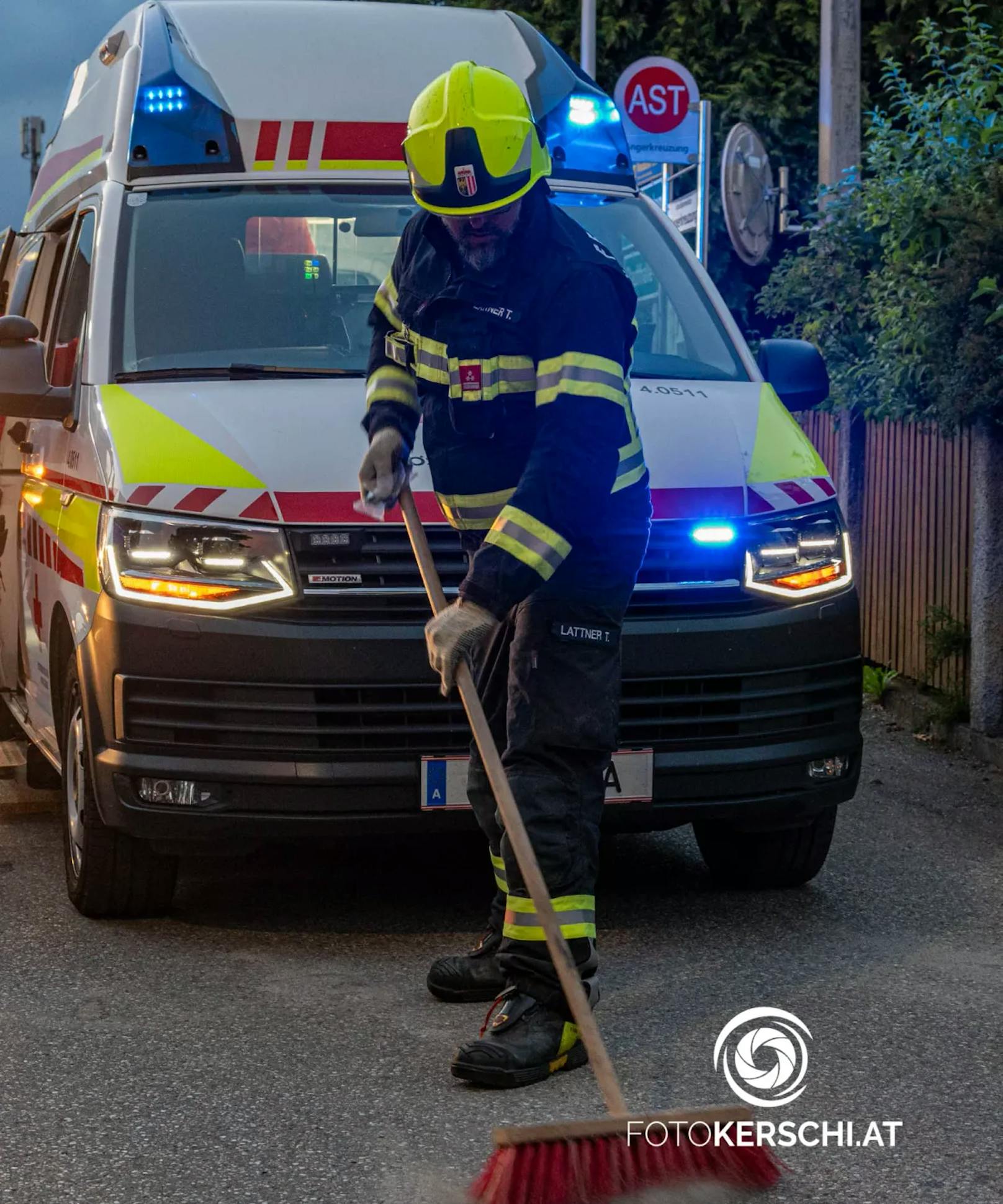 Eine betrunkene Pkw-Lenkerin war am Sonntag gegen 20:45 mit ihrem Auto Richtung Micheldorf unterwegs. Während der Fahrt kollidierte sie dann mit einem Randstein, geriet in den Gegenverkehr und kollidierte mit einem entgegenkommenden Fahrzeug.