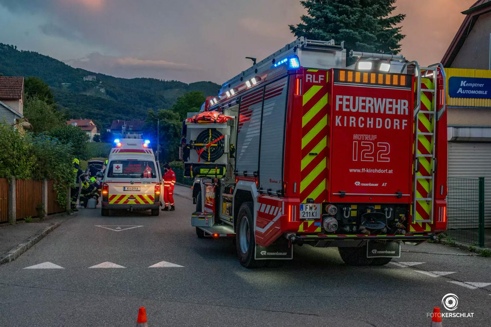 Eine betrunkene Pkw-Lenkerin war am Sonntag gegen 20:45 mit ihrem Auto Richtung Micheldorf unterwegs. Während der Fahrt kollidierte sie dann mit einem Randstein, geriet in den Gegenverkehr und kollidierte mit einem entgegenkommenden Fahrzeug.