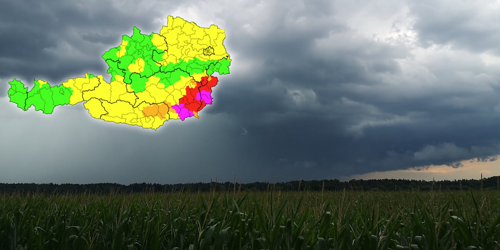 In Teilen Österreichs wurde Warnstufe Violett ausgerufen - im Hintergrund: Die Superzelle in Bad Loipersdorf.