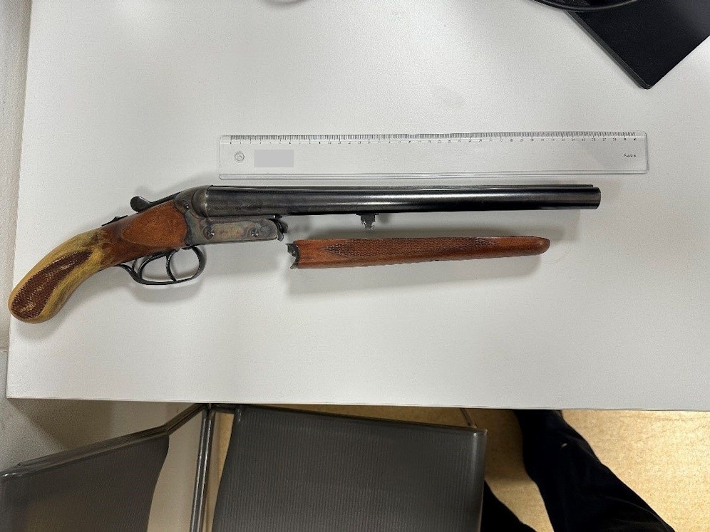 Der Radler hatte diese Schrotflinte dabei. 