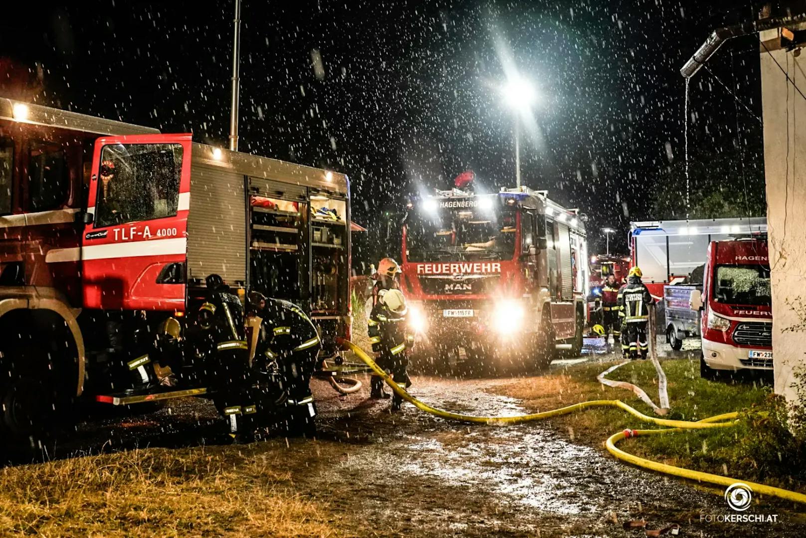 Die Feuerwehren Pregarten, Pregartsdorf und Selker-Neustadt wurden am Sonntag gegen 23.11 Uhr zum Brand eines Holzstadls in Pregarten alarmiert.