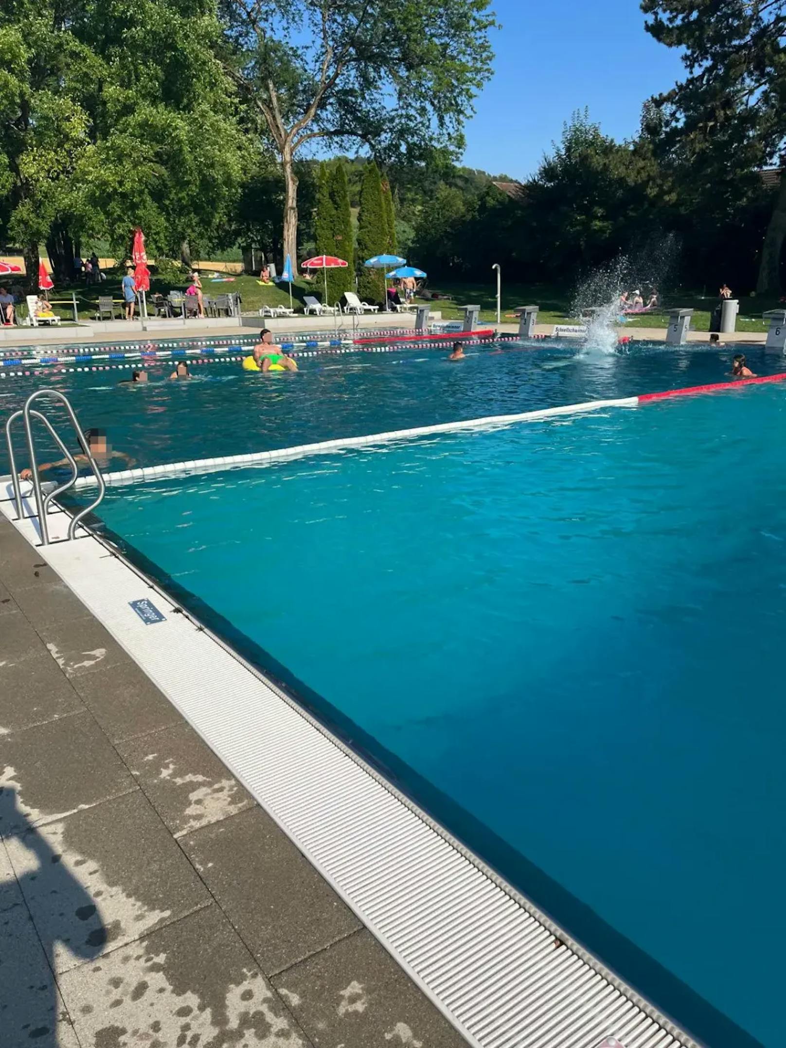 So hätten die verantwortlichen Personen um die Probleme bei der Wasseraufbereitung gewusst.