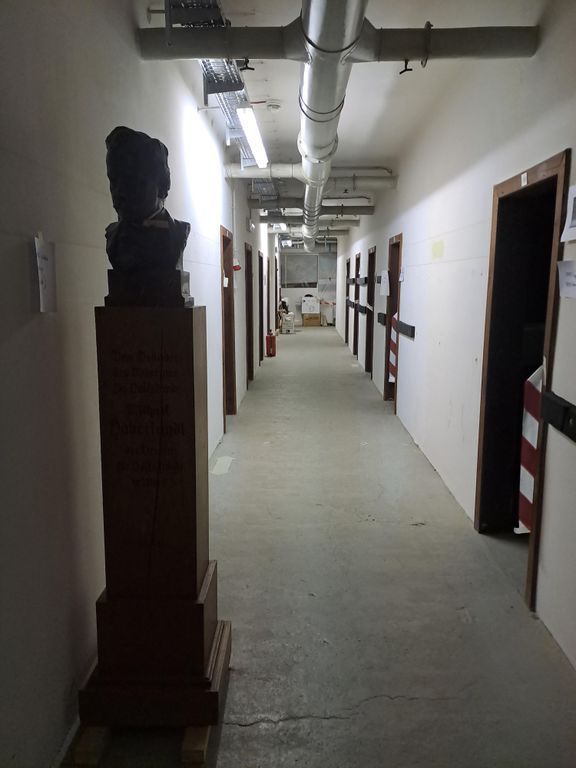 Lange Gänge: Damals Schutzraum für die Menschen, heute Schutzraum für die Museums-Artefakte