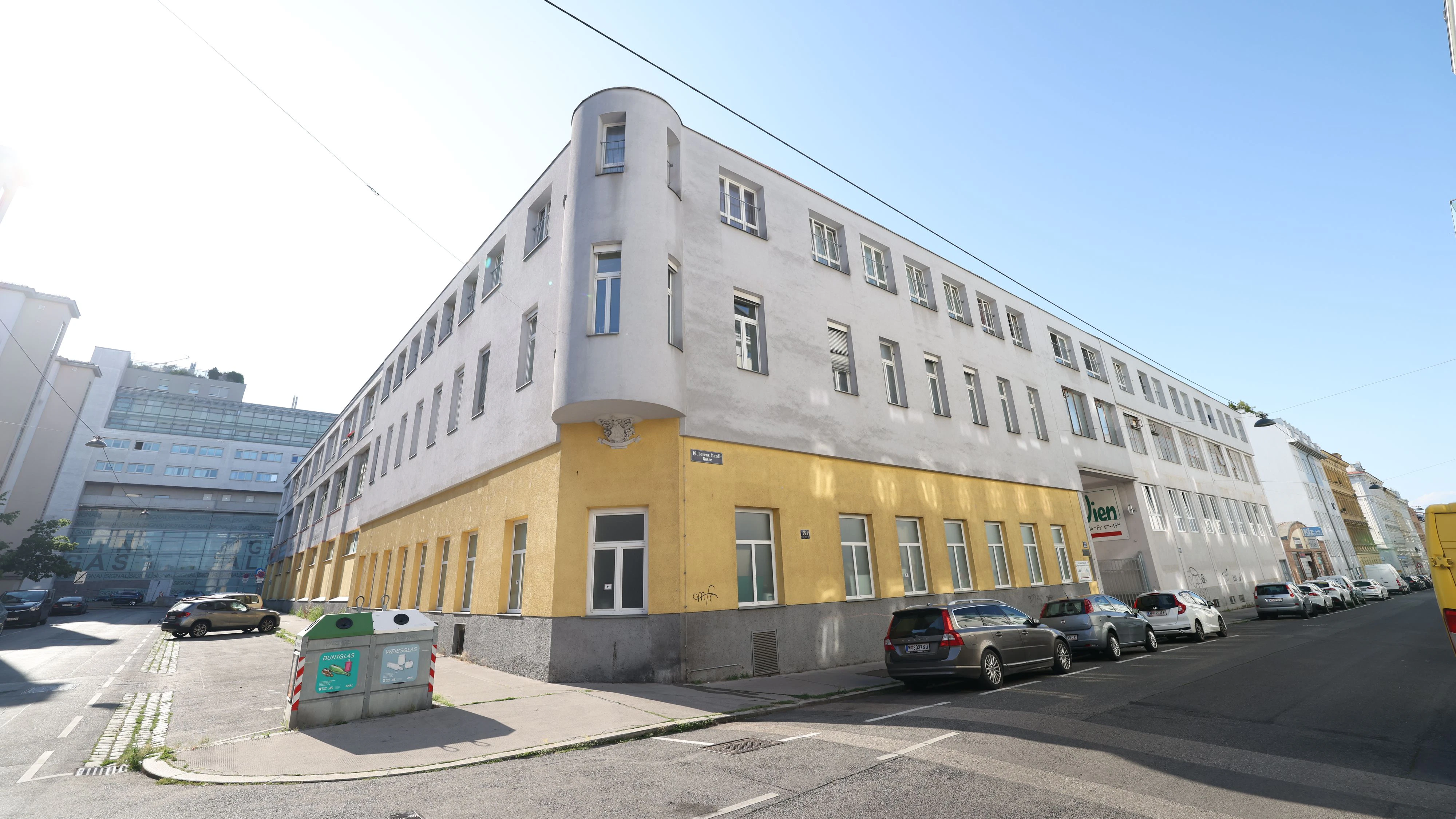 Die Berufsfeuerwehr und die Berufsrettung mussten zu diesem haus in Wien-Ottakring ausrücken. 