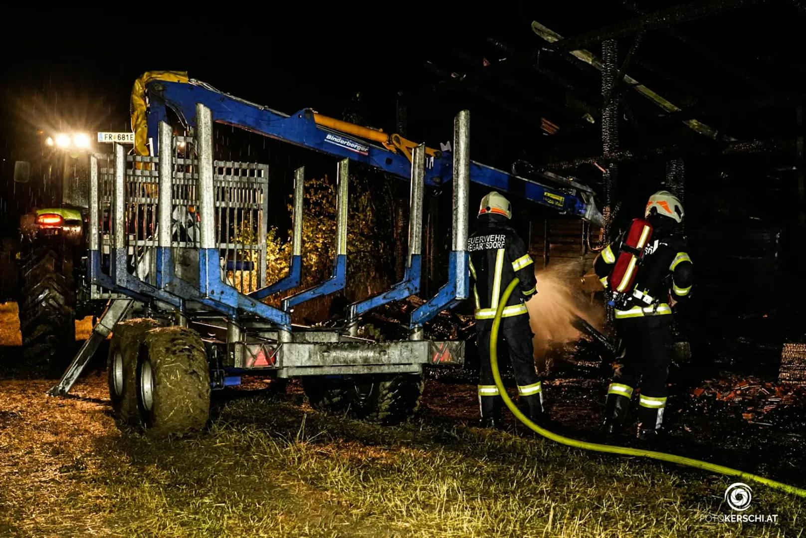 Die Feuerwehren Pregarten, Pregartsdorf und Selker-Neustadt wurden am Sonntag gegen 23.11 Uhr zum Brand eines Holzstadls in Pregarten alarmiert.