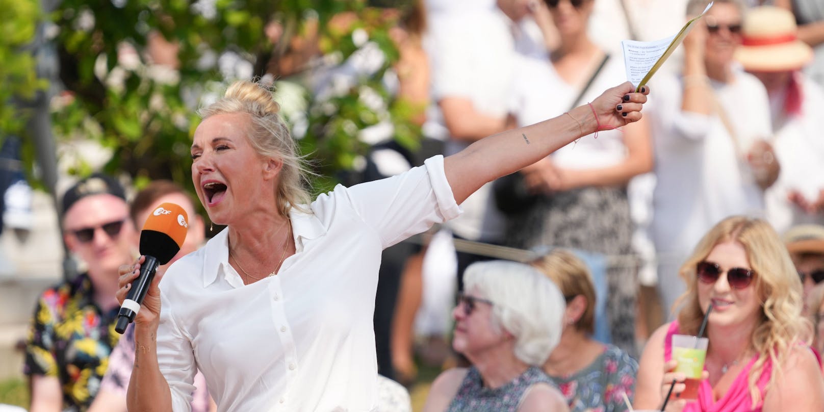 Andrea Kiewel begrüßte wieder zahlreiche Gäste im "ZDF-Fernsehgarten".