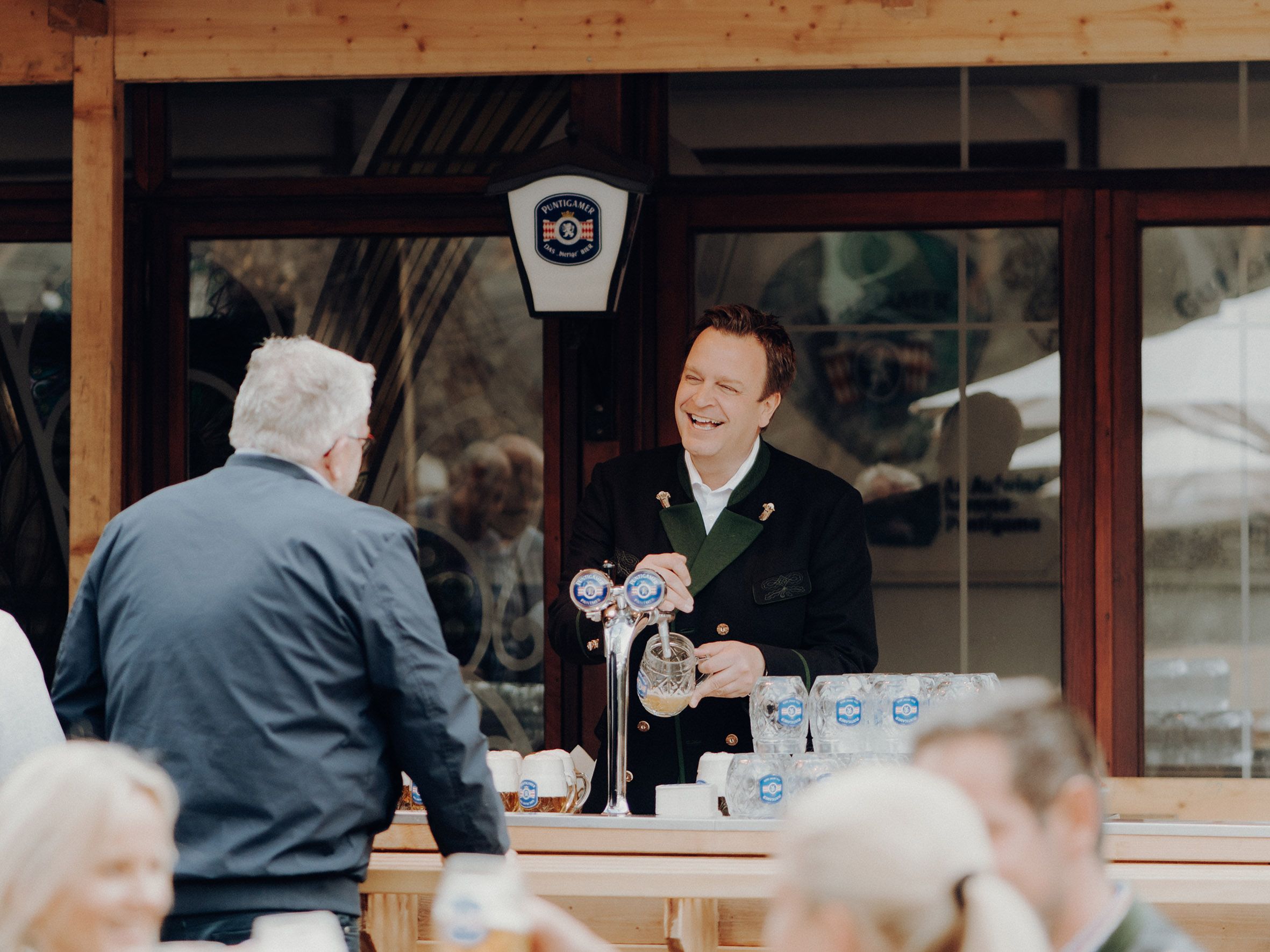 Brauhaus Wirt Robert Grossauer: Im Brauhaus Puntigam in Graz wird ab sofort auch wieder in Schilling bezahlt. 