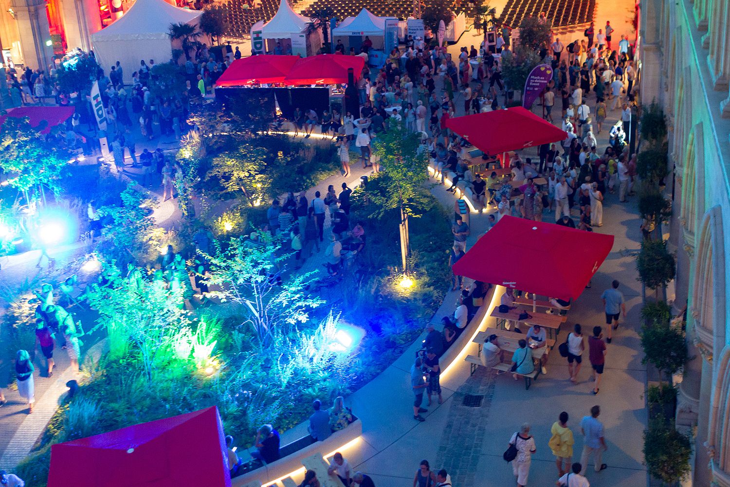 Neben Kabarett-Größen wie Victor Gernot stehen diesen Sommer sieben Newcomer im Programm&nbsp; - sie nutzen die Chance, sich auf der großen Bühne im Arkadenhof des Wiener Rathaus zu präsentieren