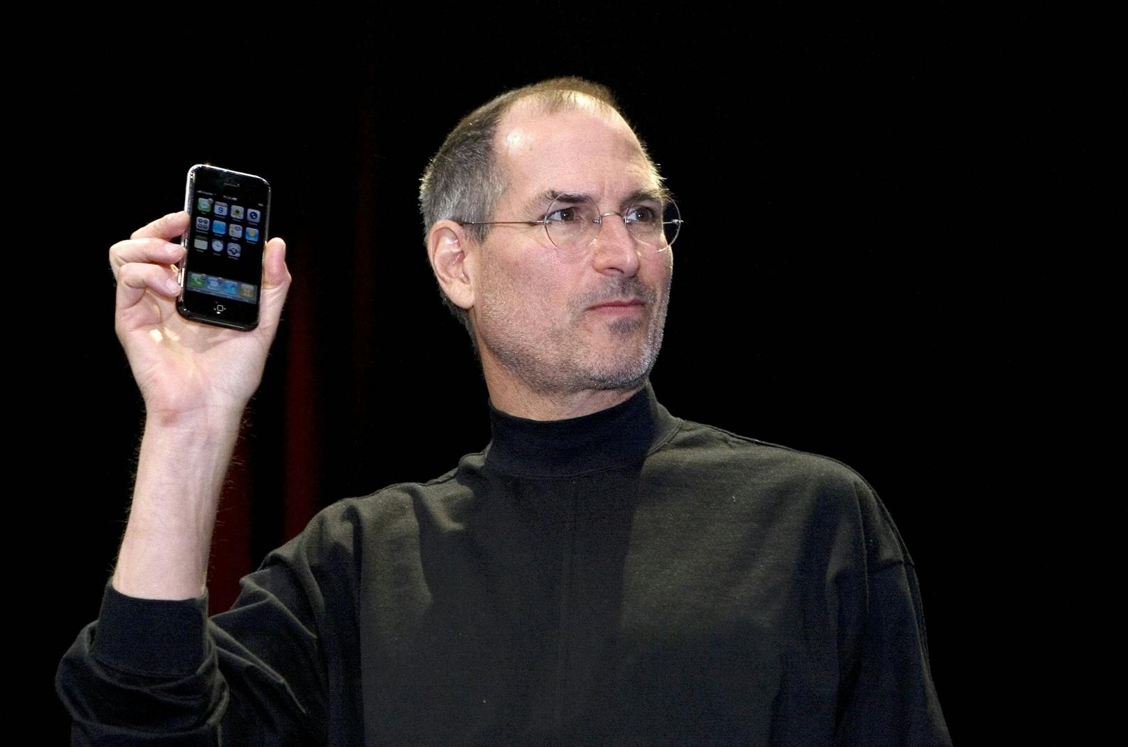 Apple-Gründer Steve Jobs präsentierte im Januar 2007 die erste Generation vom iPhone. Er verstarb 2011 an Bauchspeicheldrüsenkrebs.  