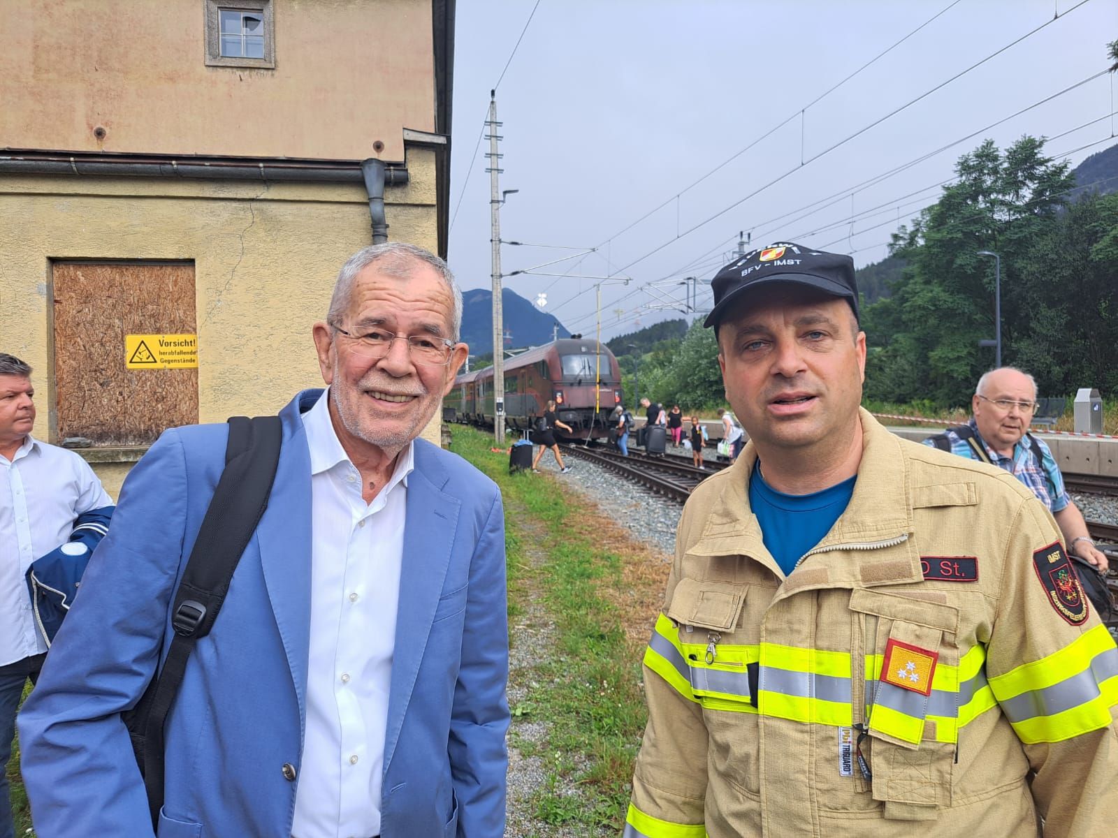 Bundespräsident Van der Bellen zeigte sich sichtbar erleichtert und dankbar den Einsatzkräften gegenüber. 