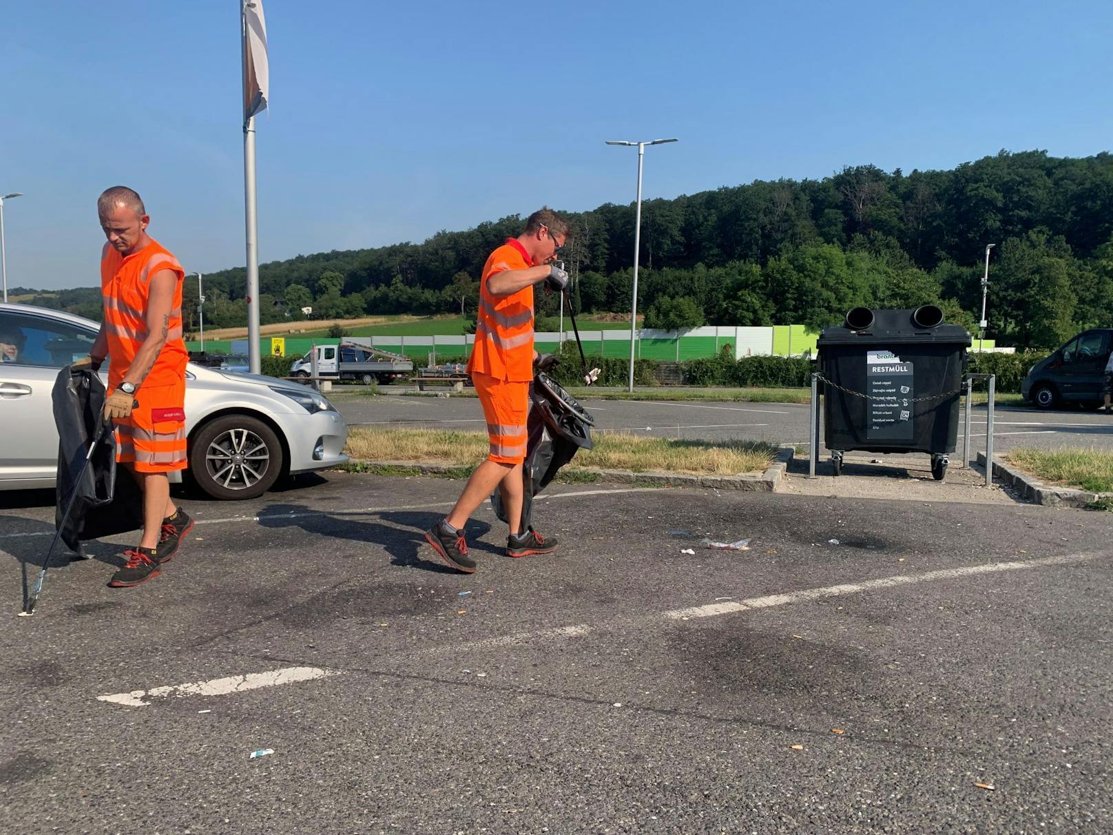 Rund 8.000 Tonnen Müll wurden im vergangenen Jahr auf Österreichs Autobahnen entsortgt. 