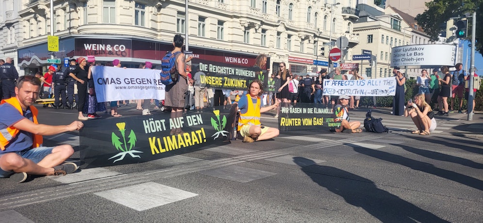 Die Letzte Generation kündigte bei einer Klebe-Pressekonferenz in Wien am 18. Juli 2023 weitere Proteste in den Bundesländern an.