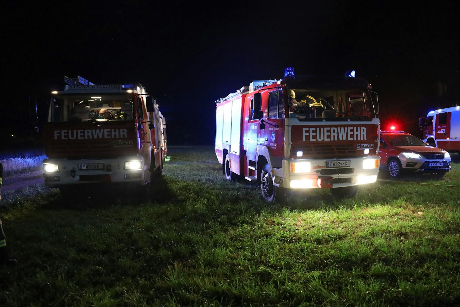 Ein kleiner Stadel in Micheldorf in Oberösterreich (Bezirk Kirchdorf an der Krems) stand in der Nacht auf Dienstag in Vollbrand. Sechs Feuerwehren waren zum Löscheinsatz alarmiert.