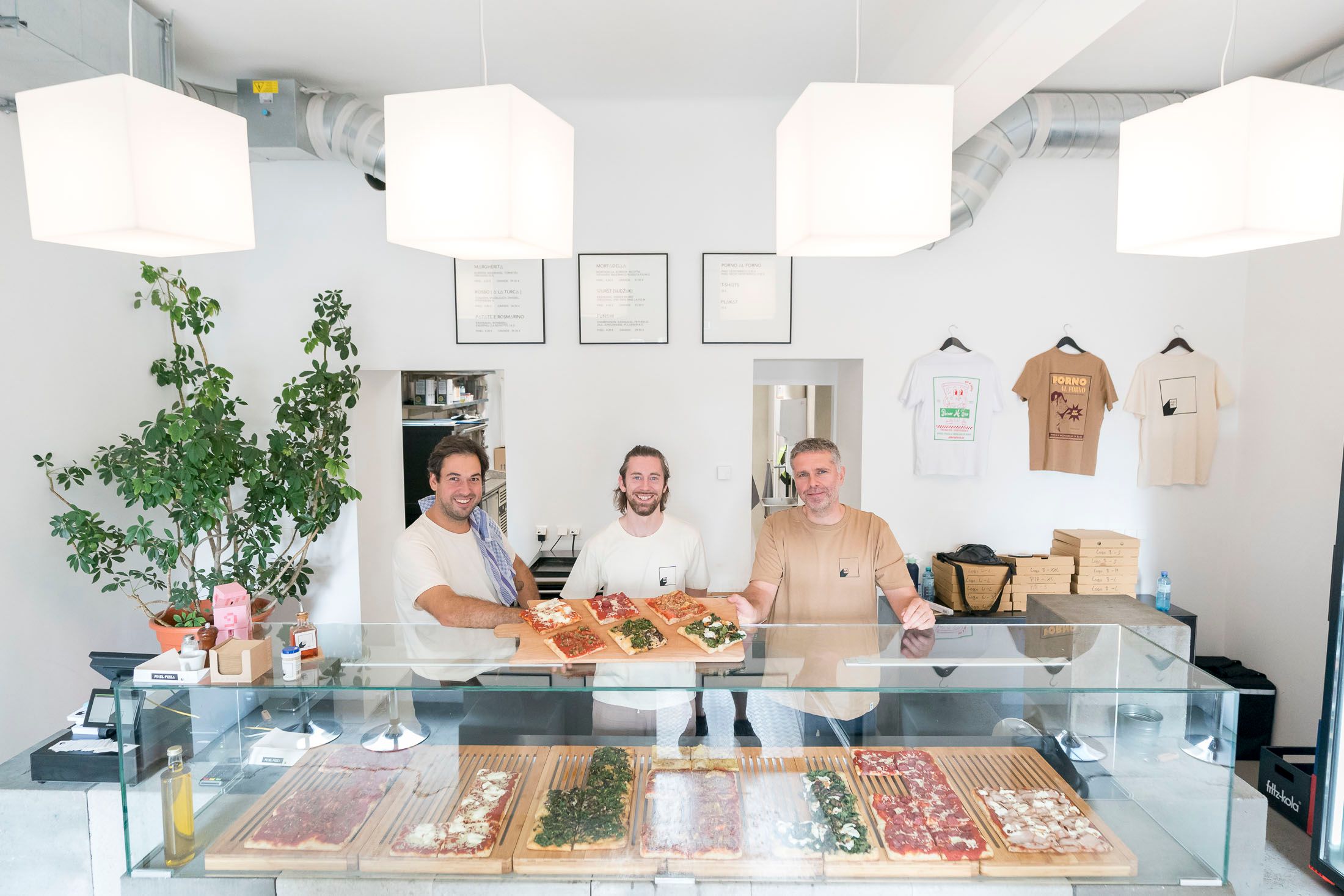 Ozan, Roman und Vladimir (v.l.) lieben Pizza, ihren Teig und ihre Freundschaft.