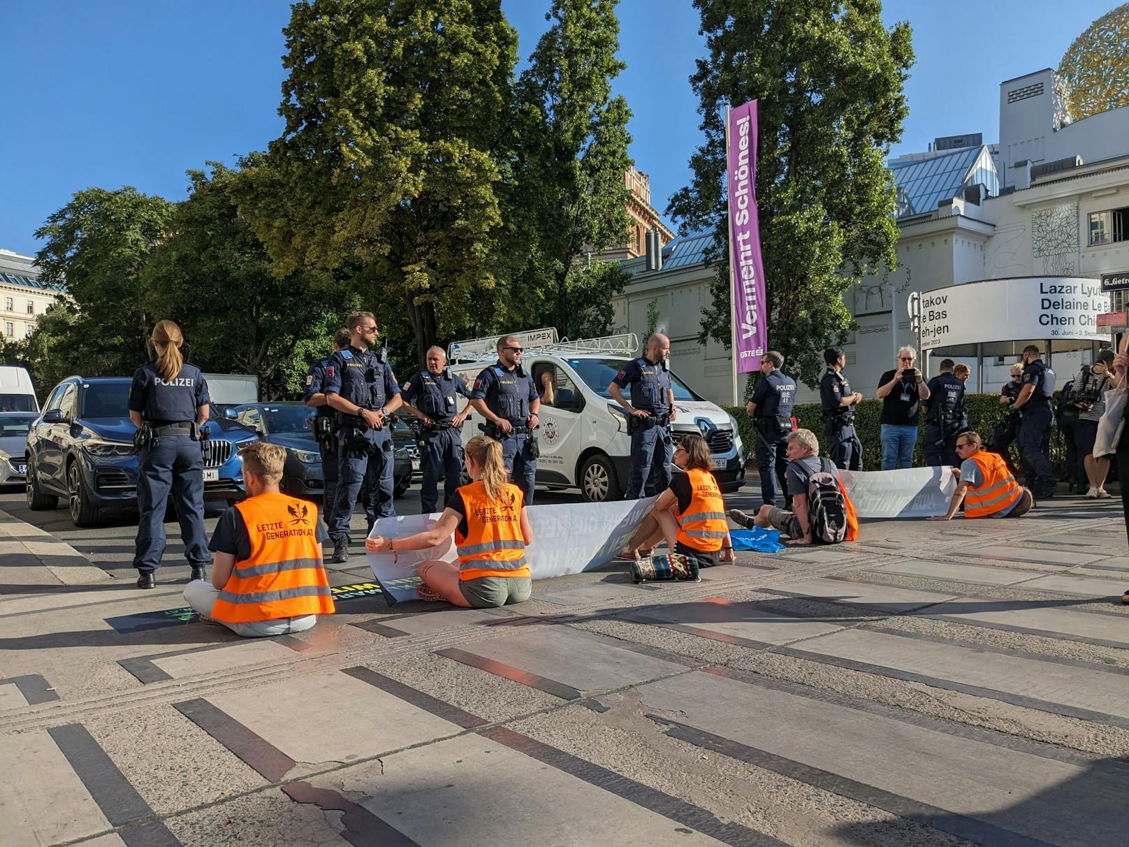 Die Letzte Generation kündigte bei einer Klebe-Pressekonferenz in Wien am 18. Juli 2023 weitere Proteste in den Bundesländern an.