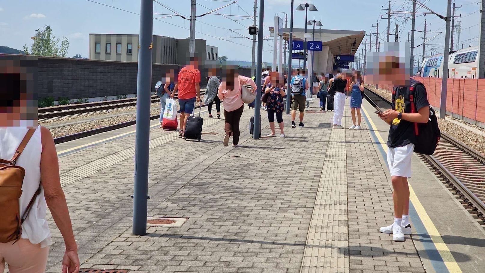 Mittlerweile sind die Fahrgäste in Wien angekommen.