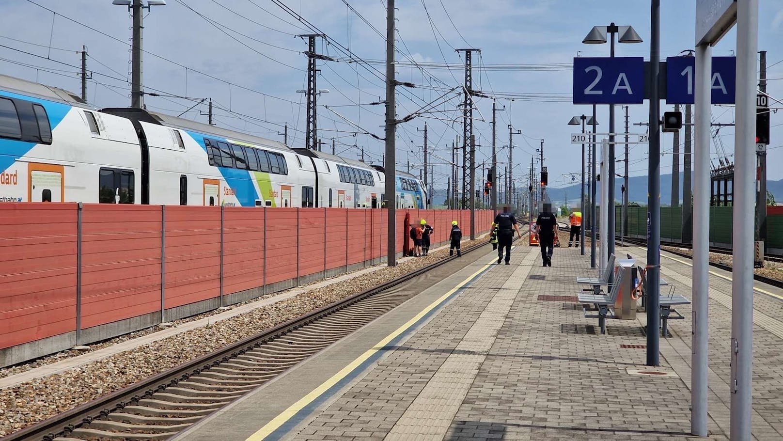 Grund für den Vorfall war ein Stromüberschlag zwischen Oberleitung und Fahrzeug.