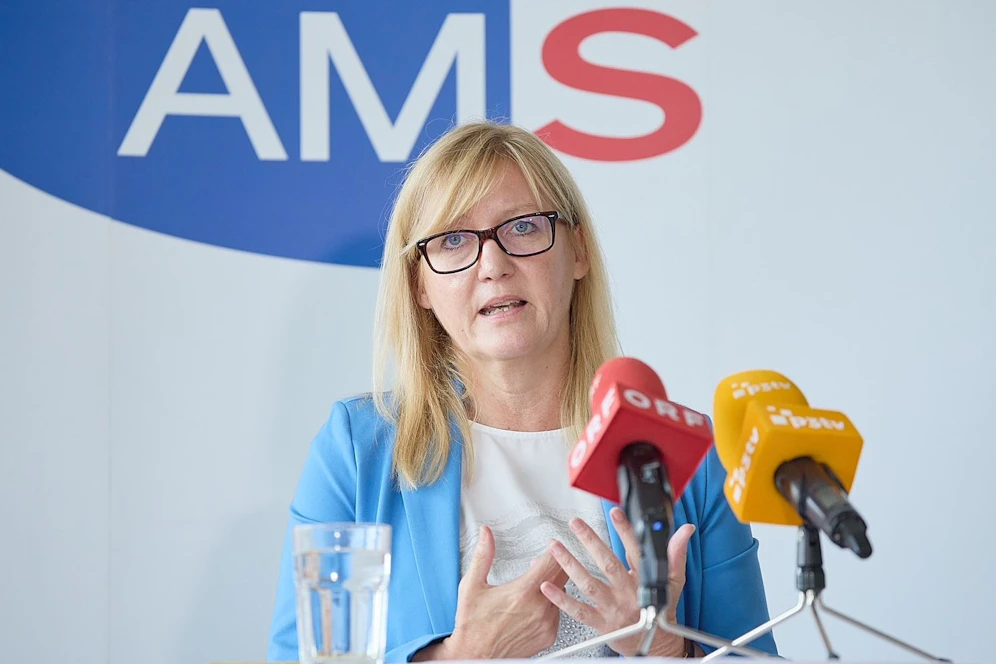 Heute lud das AMS NÖ in das BIZ des AMS St. Pölten zu einer Pressekonferenz zum Thema: Nachhaltige Arbeitsmarktpolitik für Niederösterreich. Im Bild: Sandra Kern, die neue Landesgeschäftsführerin des AMS Niederösterreich während der PK.