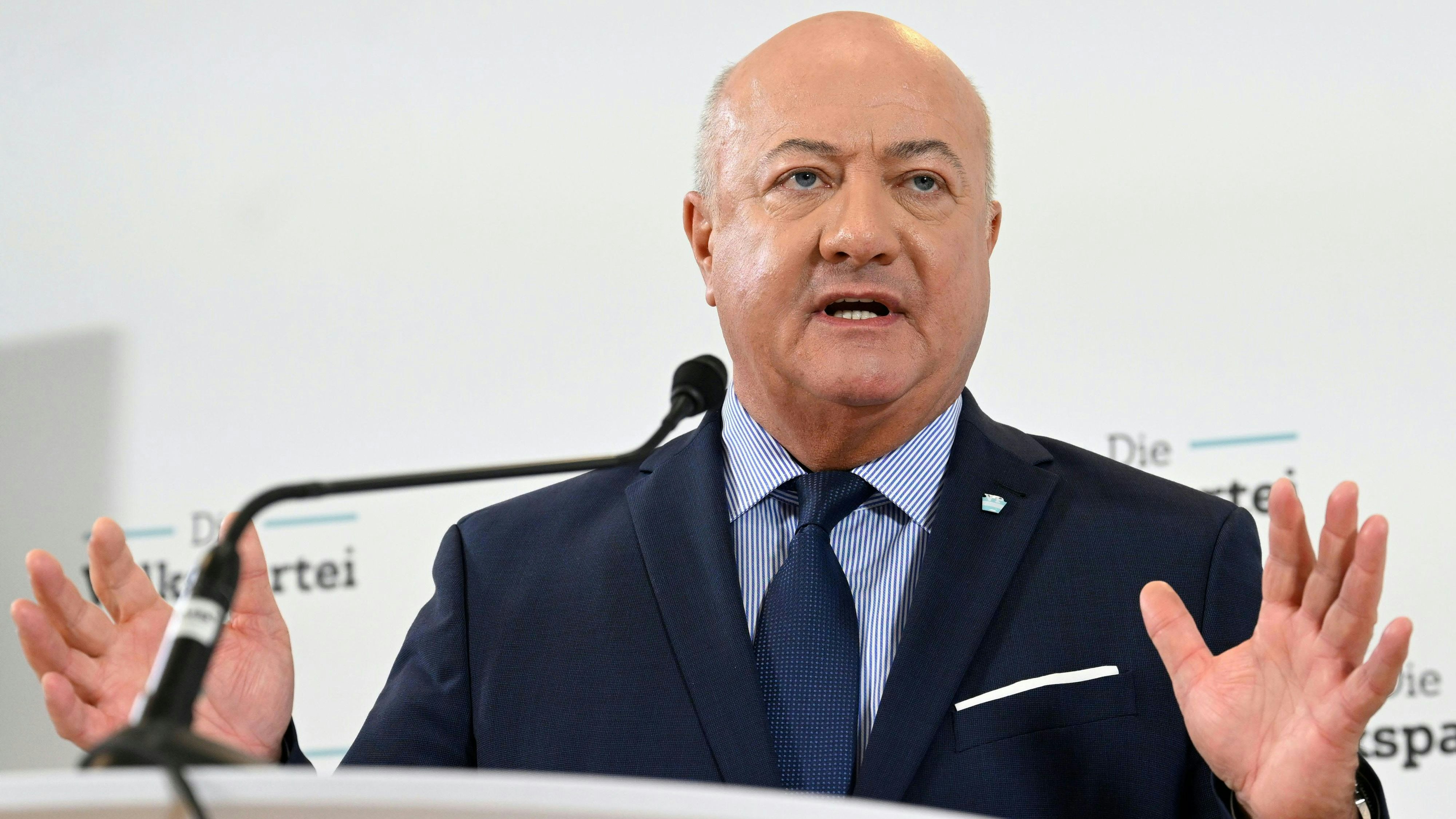 ÖVP-Generalsekretär Christian Stocker übt scharfe Kritik an SPÖ-Chef Andreas Babler.