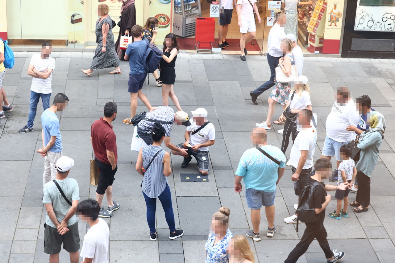Heute.at - Fotos! So zockt Hütchenspieler-Mafia in Wiener City ab