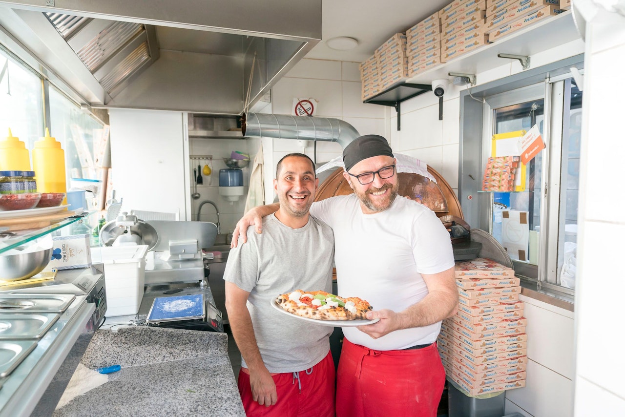 Heute.at - Pizzabäcker aus Neapel zieht in Würstelstand in Wien