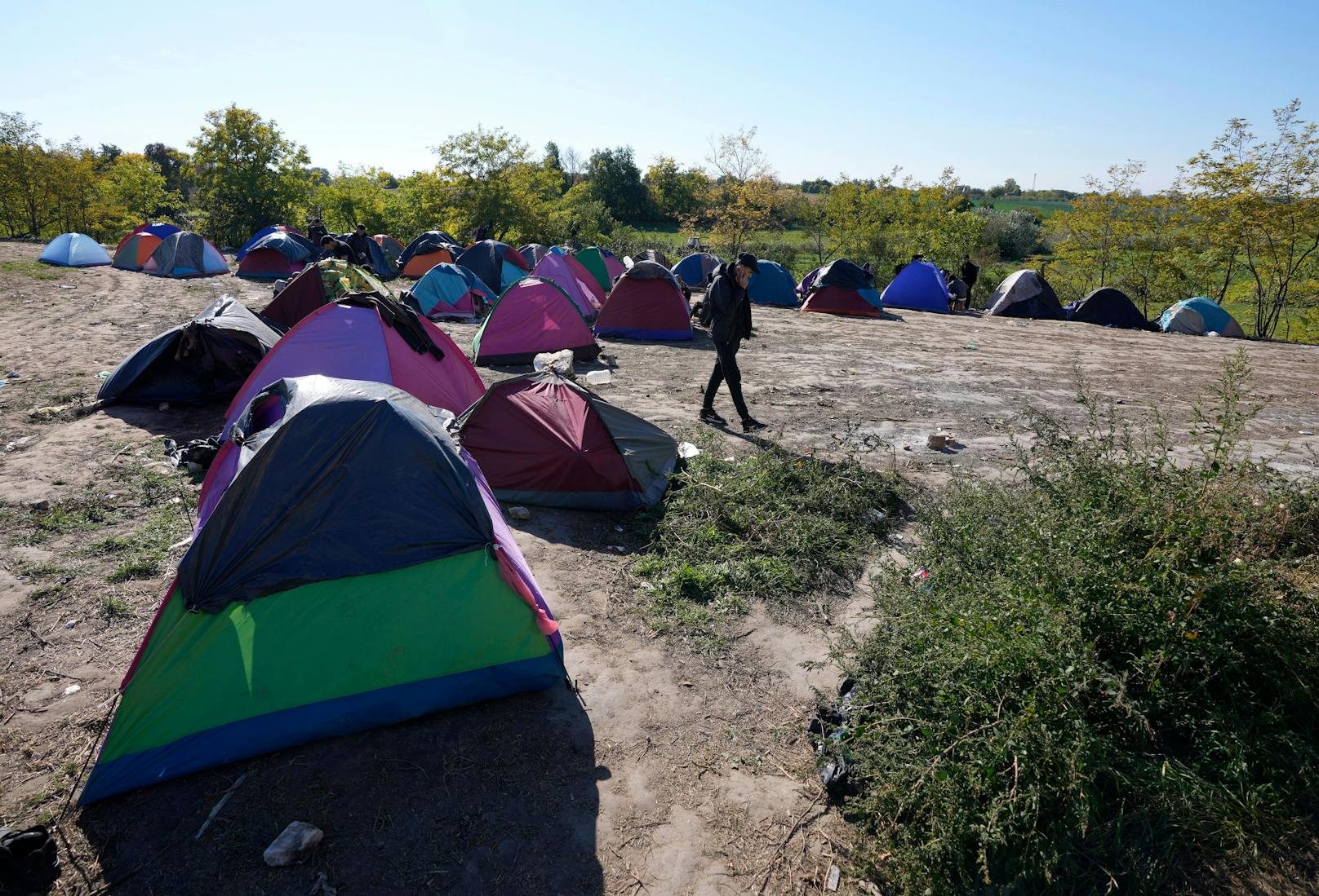 Ein Zeltlager an der serbisch-ungarischen Grenze nahe des serbischen Dorfs Horgos.