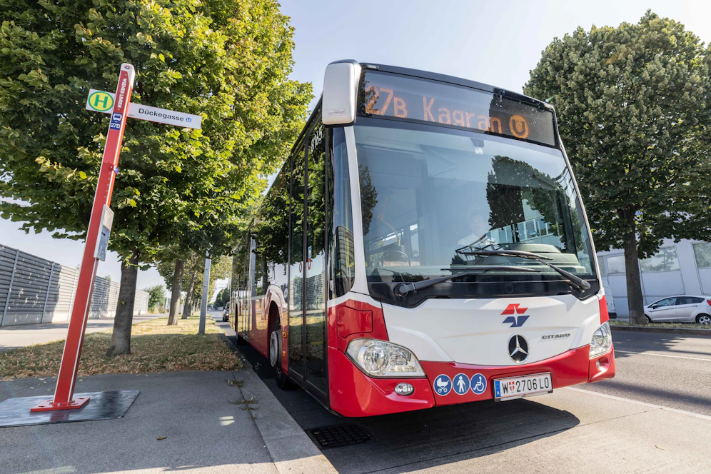 Pünktlich zu Schulbeginn geht die neue Buslinie 27B in Floridsdorf in Betrieb. Sie fährt vom Satzingerweg zur U1-Station Kagran.