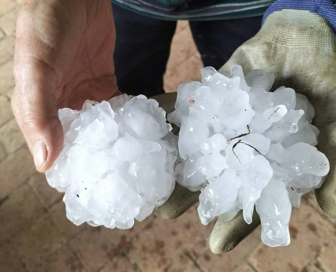 Alarmstufe Rot in Venetien: Eine enorme Superzelle sorgte am 19. Juli 2023 nördlich von Venedig für Riesenhagel von teils über 10 cm im Durchmesser