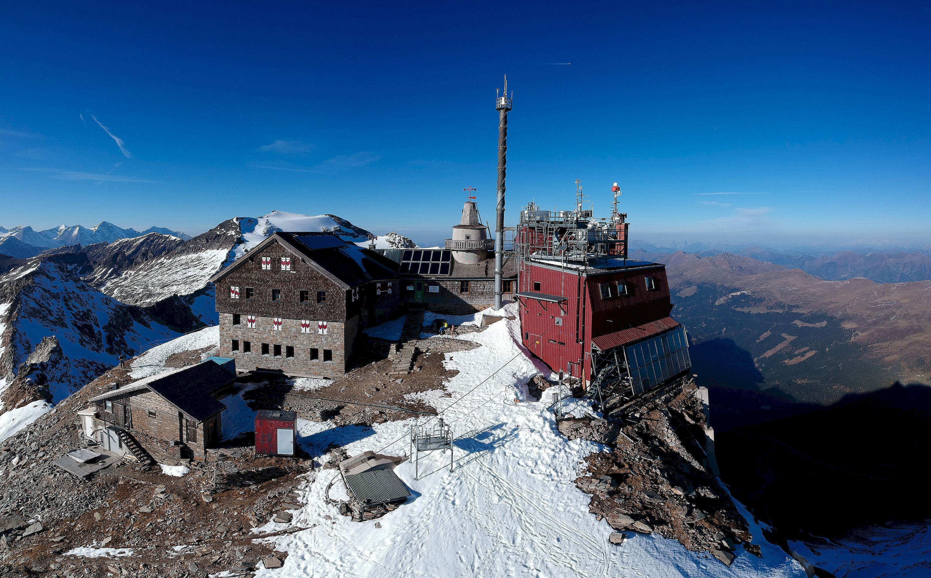 Sonnblick Observatorium: Messungen und Forschung auf über 3.100 Meter Seehöhe am Alpenhauptkamm seit 1886.