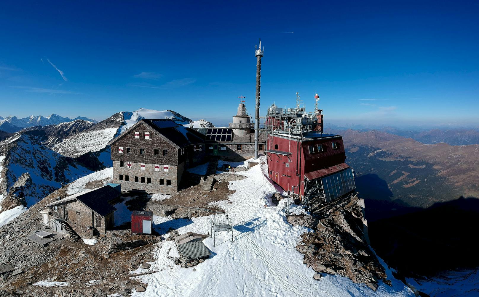 Sonnblick Observatorium: Messungen und Forschung auf über 3.100 Meter Seehöhe am Alpenhauptkamm seit 1886.