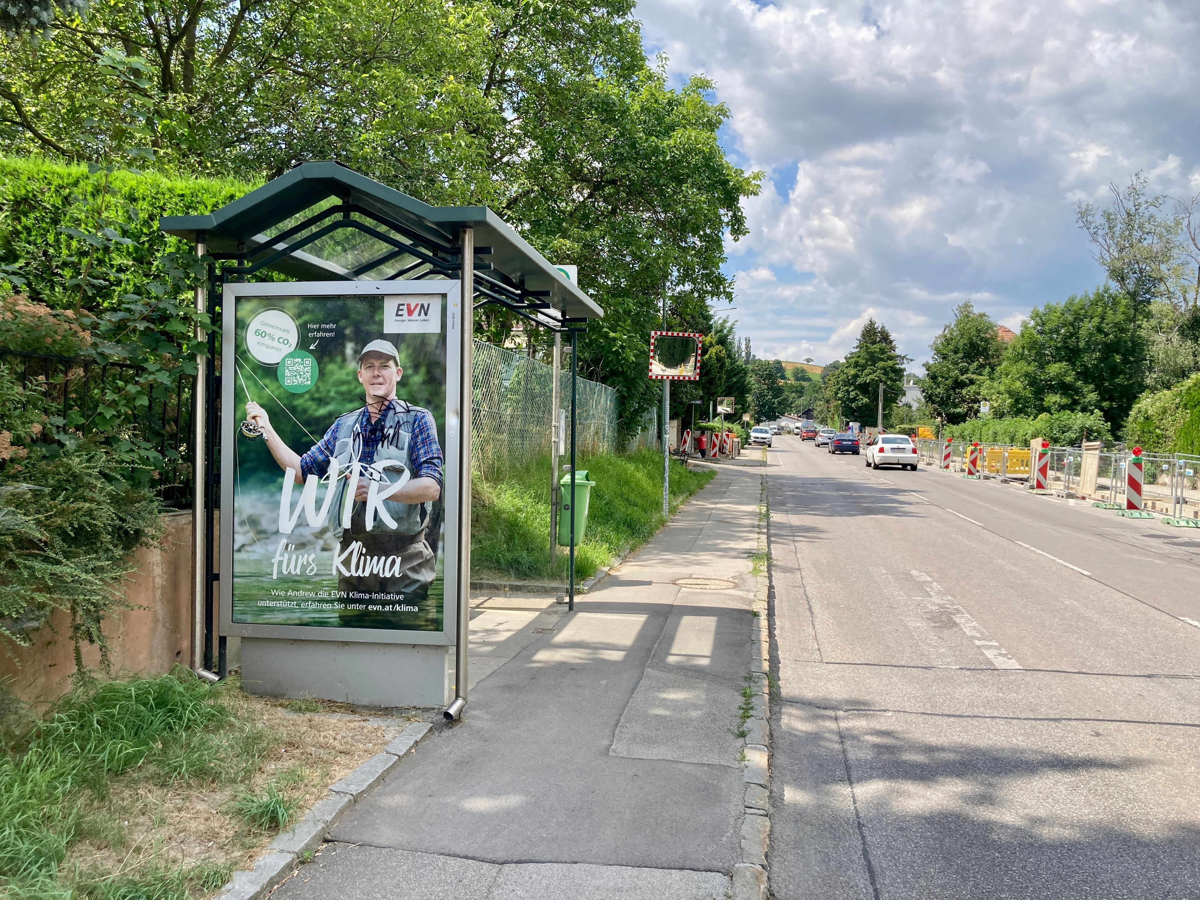Bei der Busstation Kierling-Schuberthöhe kam es beinahe zu einem Zusammenstoß des Alko-Lenkers mit einem Motorrad.
