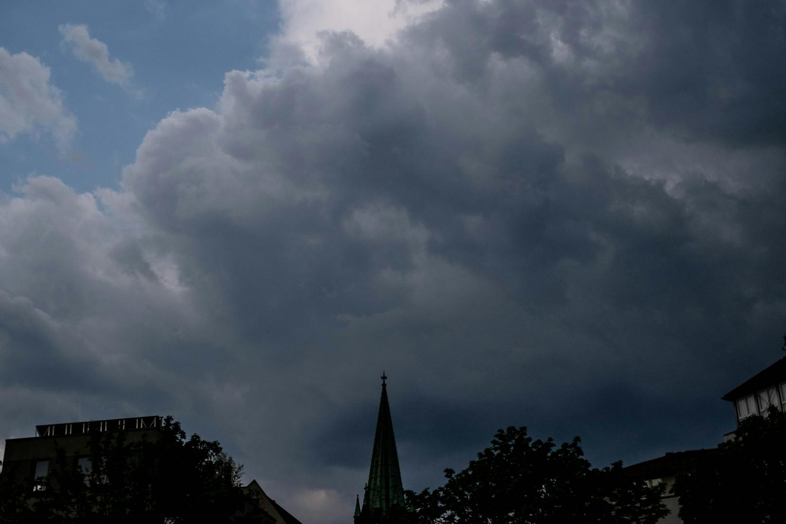In Österreich kann es am Donnerstag erneut zu schweren Gewittern kommen. (Symbolbild)
