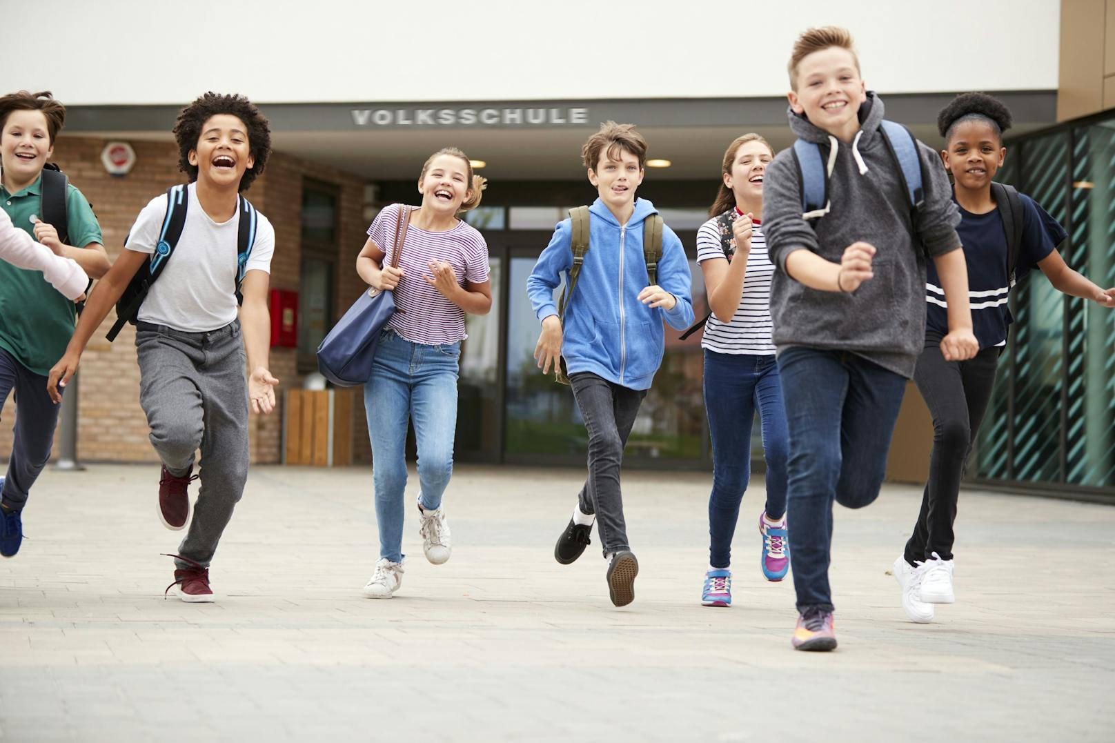 Gesunde Ernährung und viel Bewegung in Schule und Freizeit wirken sich stark auf die Erfolge beim Lernen und sportlichen Wettkämpfen aus.