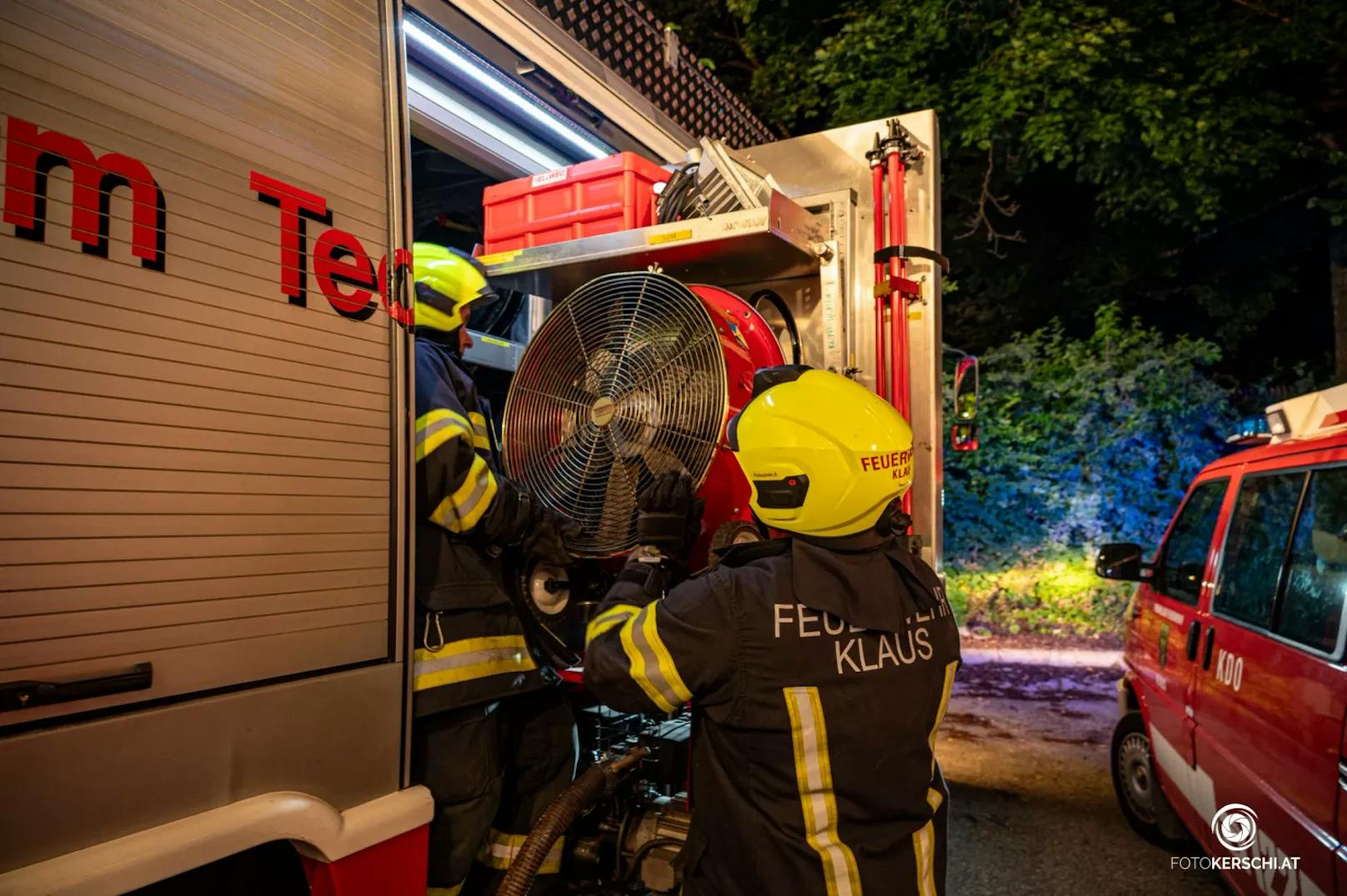 Piepsende Rauchmelder und eine Rauchentwicklung führten in der Nacht auf Freitag zu einem von zwei Feuerwehren in Klaus an der Pyhrnbahn.