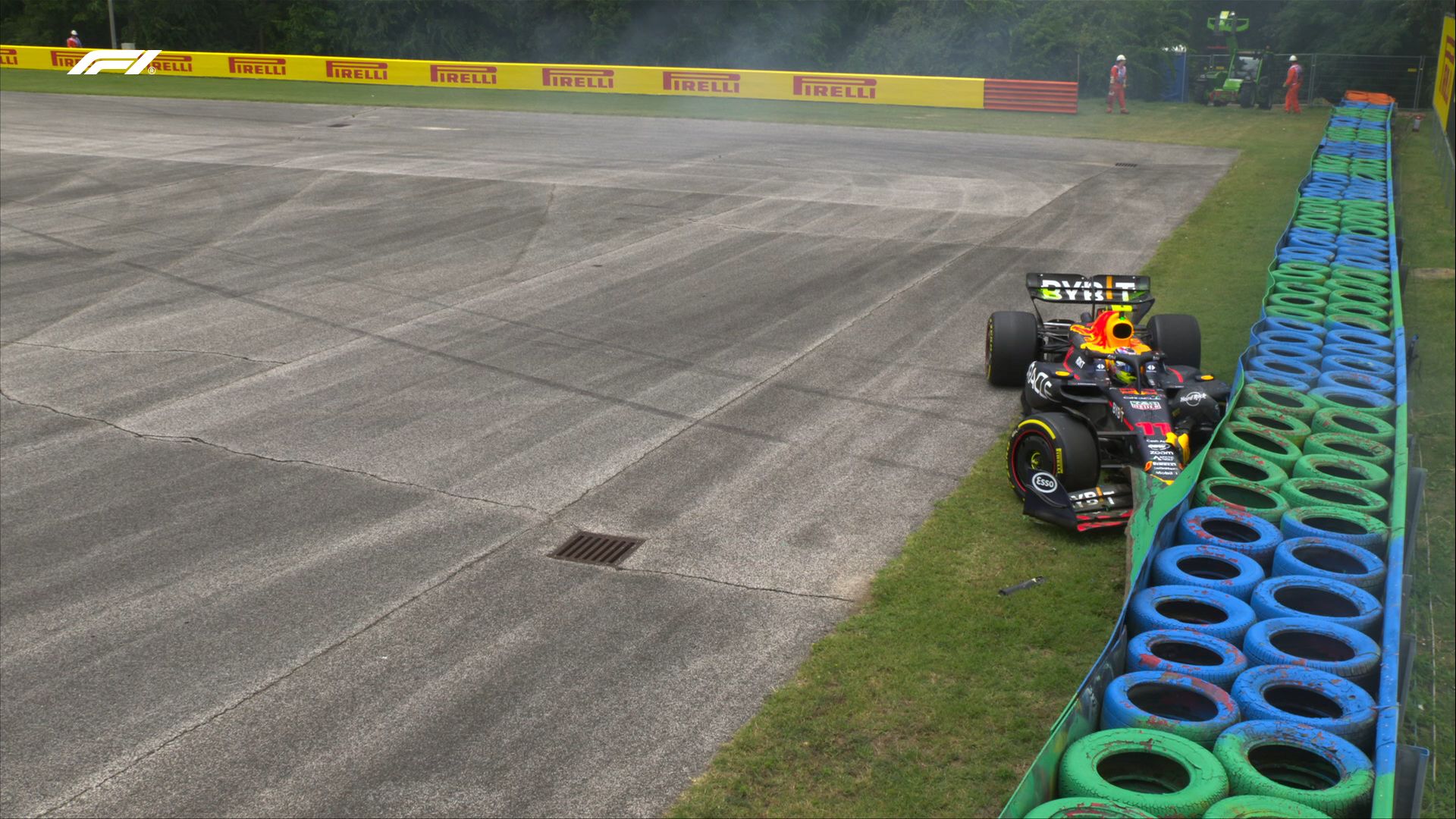 Sergio Perez flog in seinem Red Bull nach drei Minuten ab. 