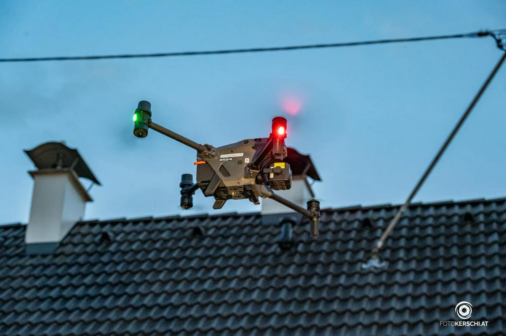 Die Feuerwehr wurde am Donnerstag zu einem Zimmerbrand im Bezirk Kirchdorf alarmiert. Insgesamt standen dabei sechs Feuerwehren im Löscheinsatz.