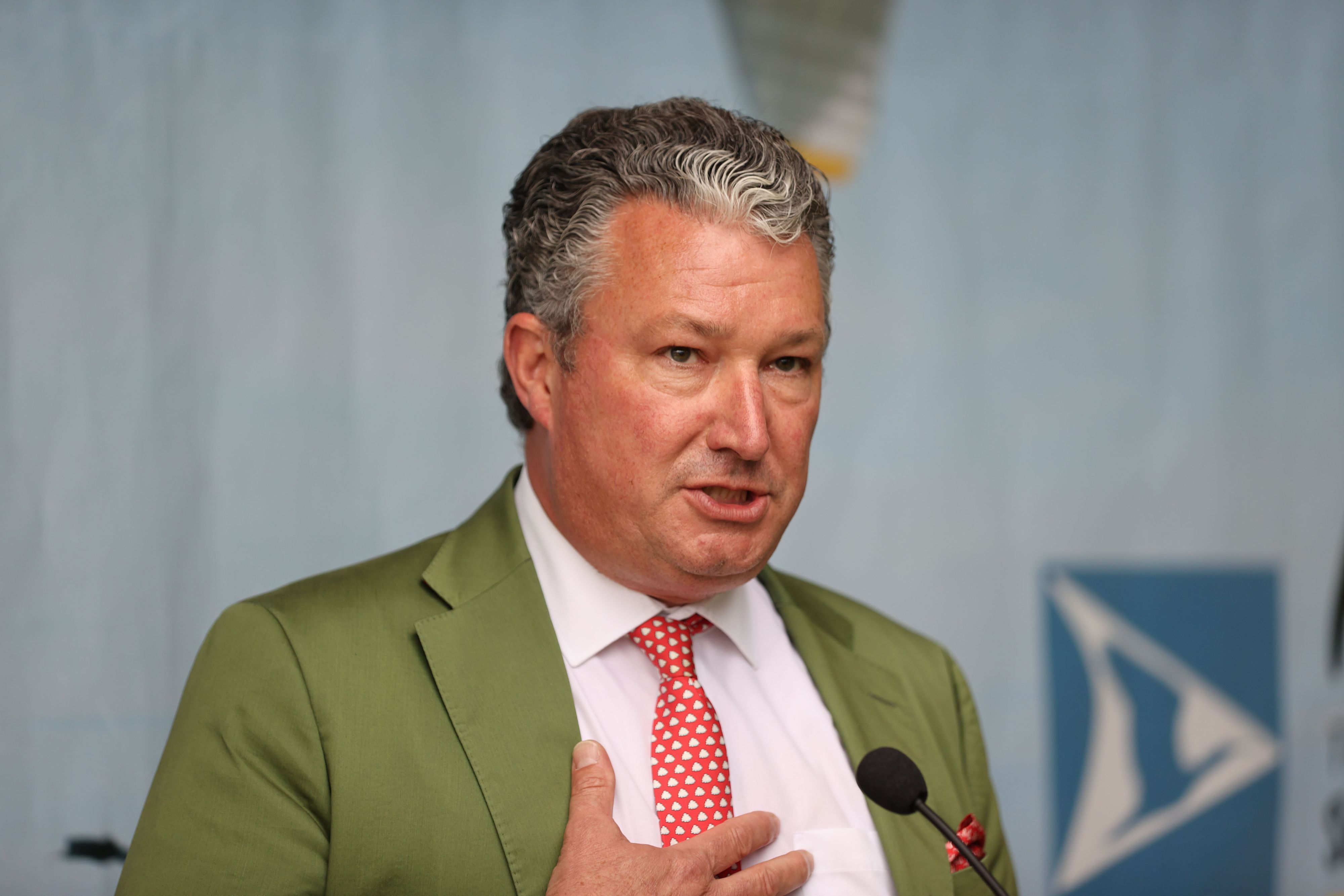 Schönbrunn-Direktor Stephan Hering-Hagenbeck sieht sich animalischer Kritik ausgesetzt.