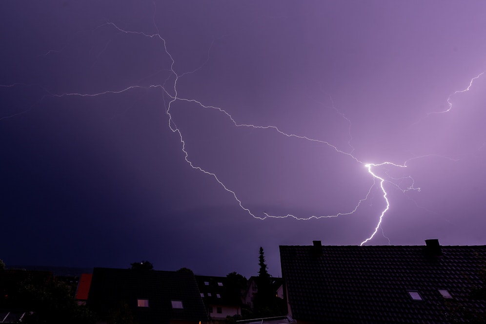 Auch am Freitag ziehen kräftige Gewitter durch viele Teile des Landes.