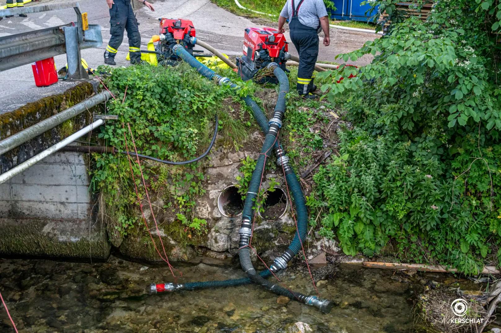 Die Feuerwehr wurde am Donnerstag zu einem Zimmerbrand im Bezirk Kirchdorf alarmiert. Insgesamt standen dabei sechs Feuerwehren im Löscheinsatz.