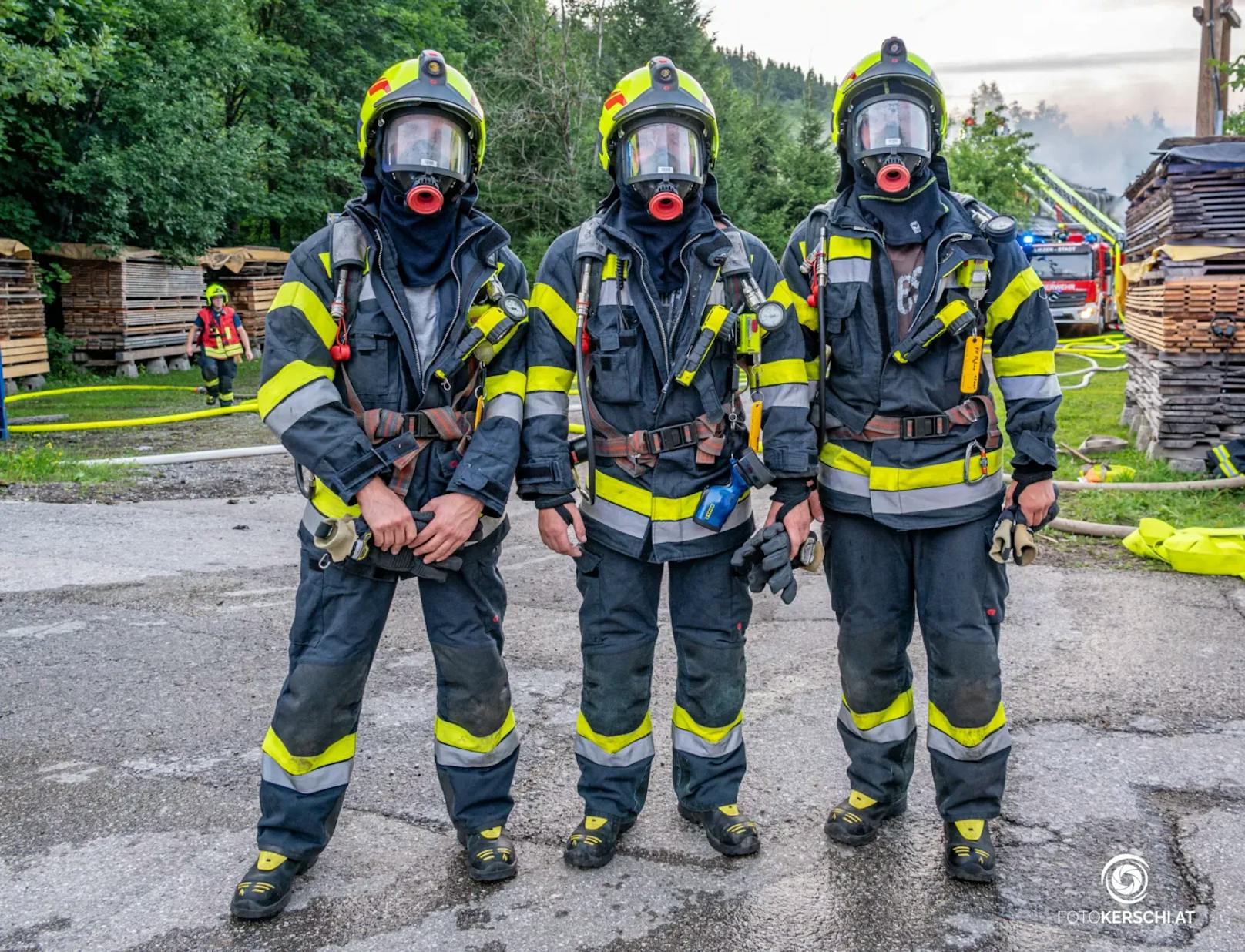 Die Feuerwehr wurde am Donnerstag zu einem Zimmerbrand im Bezirk Kirchdorf alarmiert. Insgesamt standen dabei sechs Feuerwehren im Löscheinsatz.