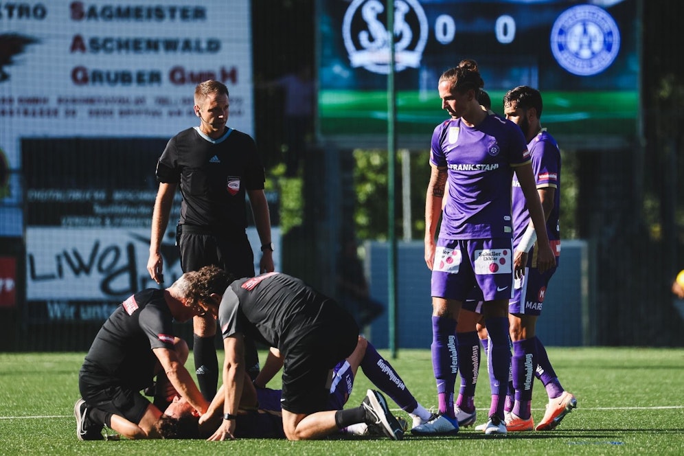 Austria-Stürmer Haris Tabakovic musste beim Cup-Duell früh ausgetauscht werden. 