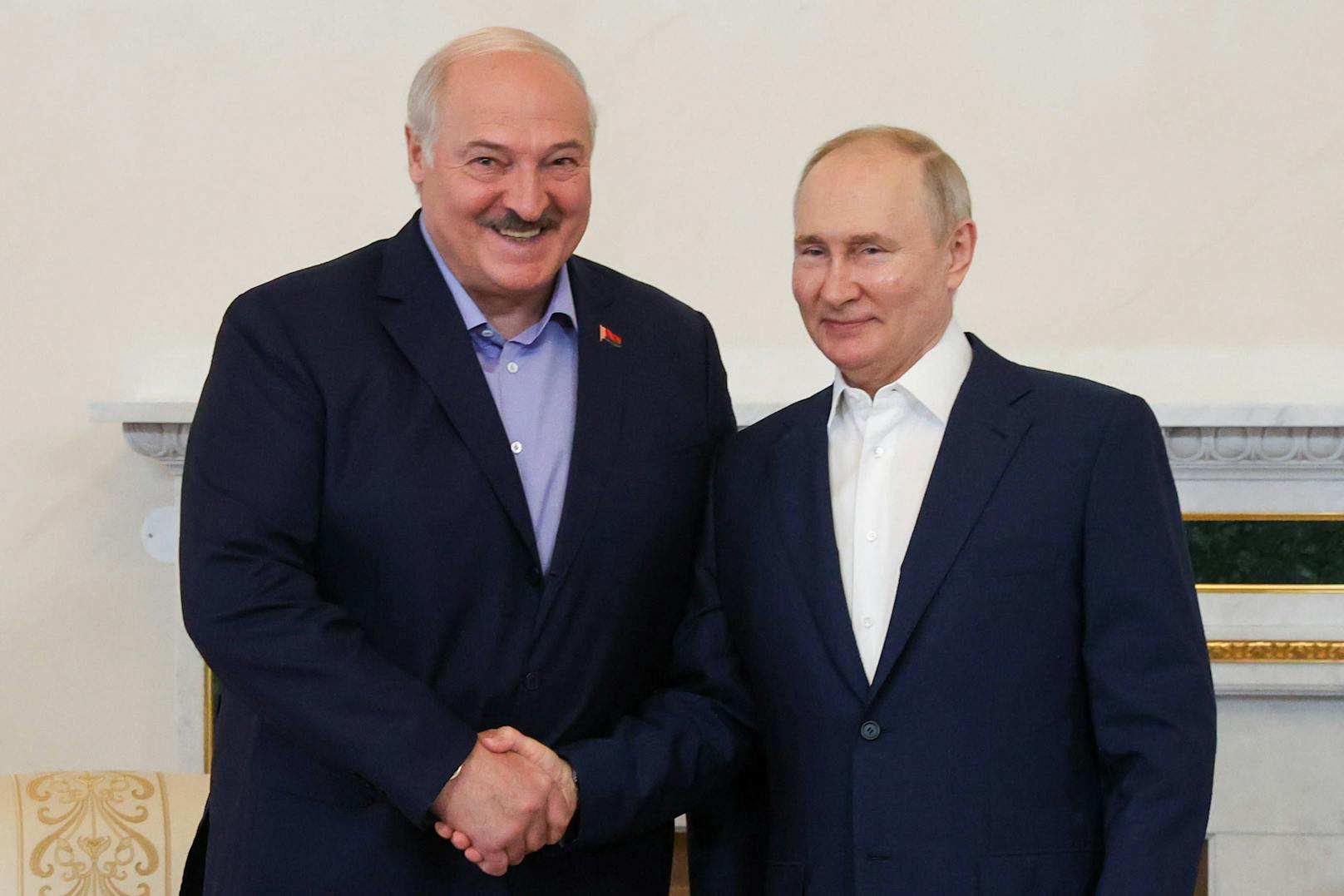 Alexander Lukaschenko und Wladimir Putin bei einem Treffen in Sankt Petersburg.&nbsp;