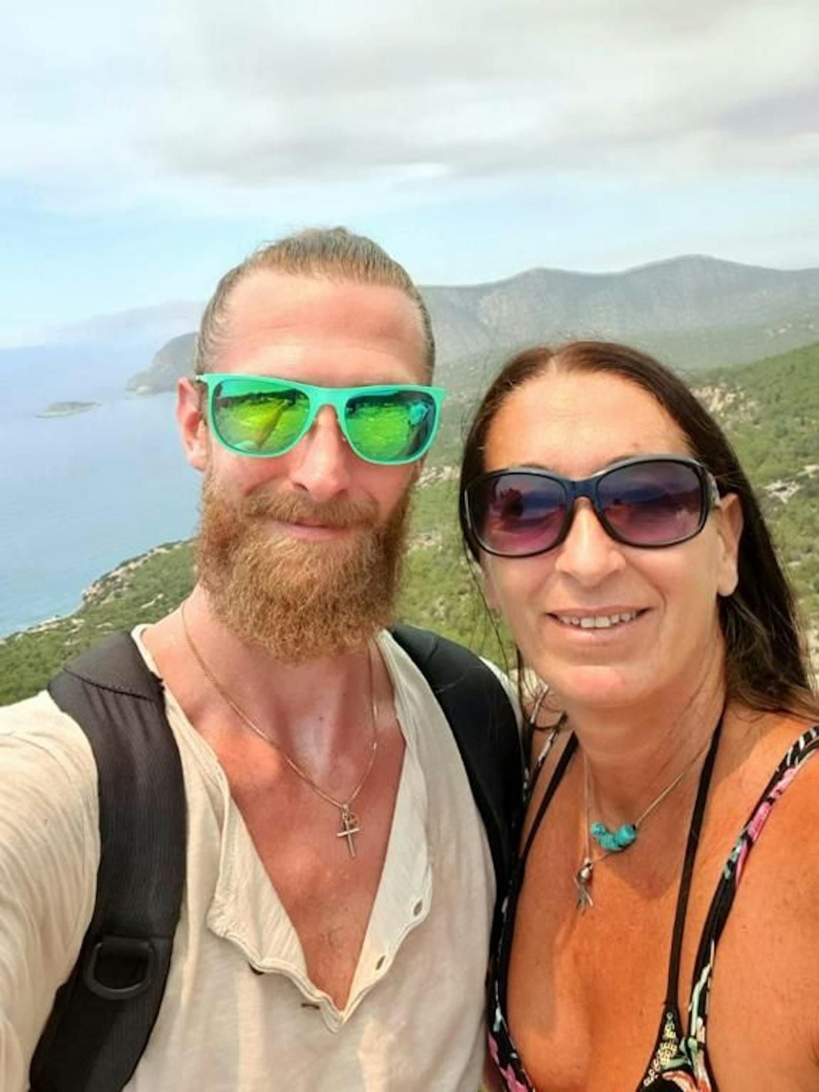 Katharina und Rene halfen auf Rhodos beim Löschen.