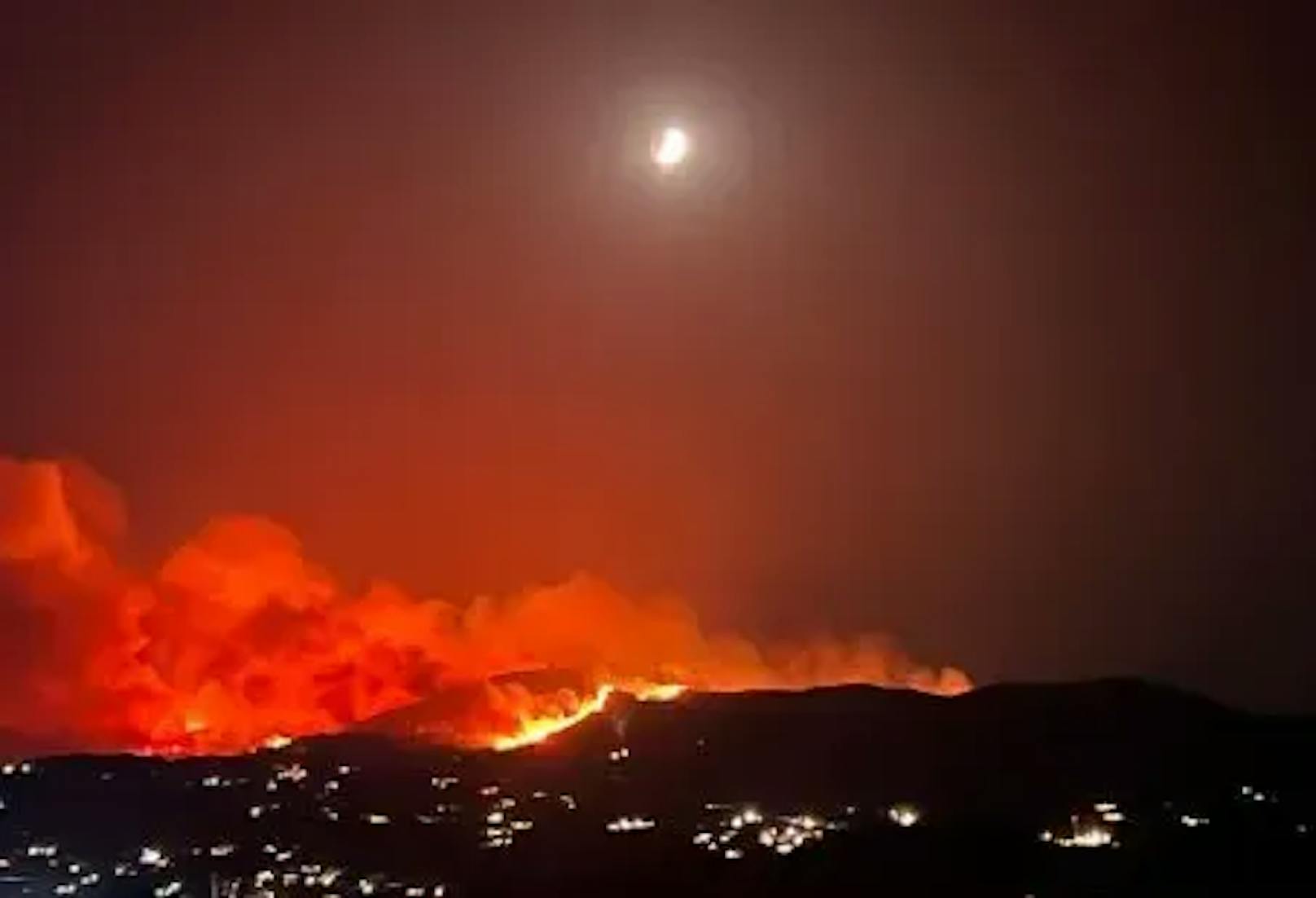 Auch auf Korfu kommt es nun zu verheerenden Waldbränden. 