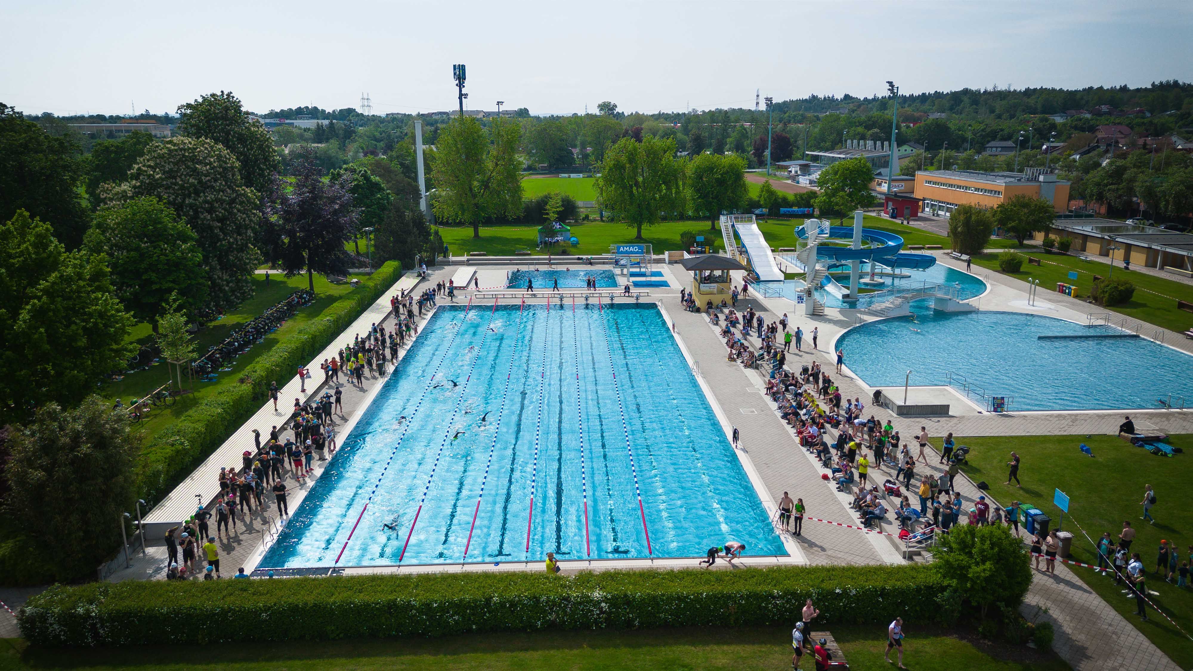 21.05.2023, Braunau am Inn, AUT, Unterwegs in Oberösterreich, 28. Braunauer Sprinttriathlon 2023, im Bild Teilnehmer, Feature, Triatlohn, Schwimmen, Radfahren, Laufen, Luftaufnahme,  Pressefoto Scharinger © 2023, PhotoCredit D. Scharinger