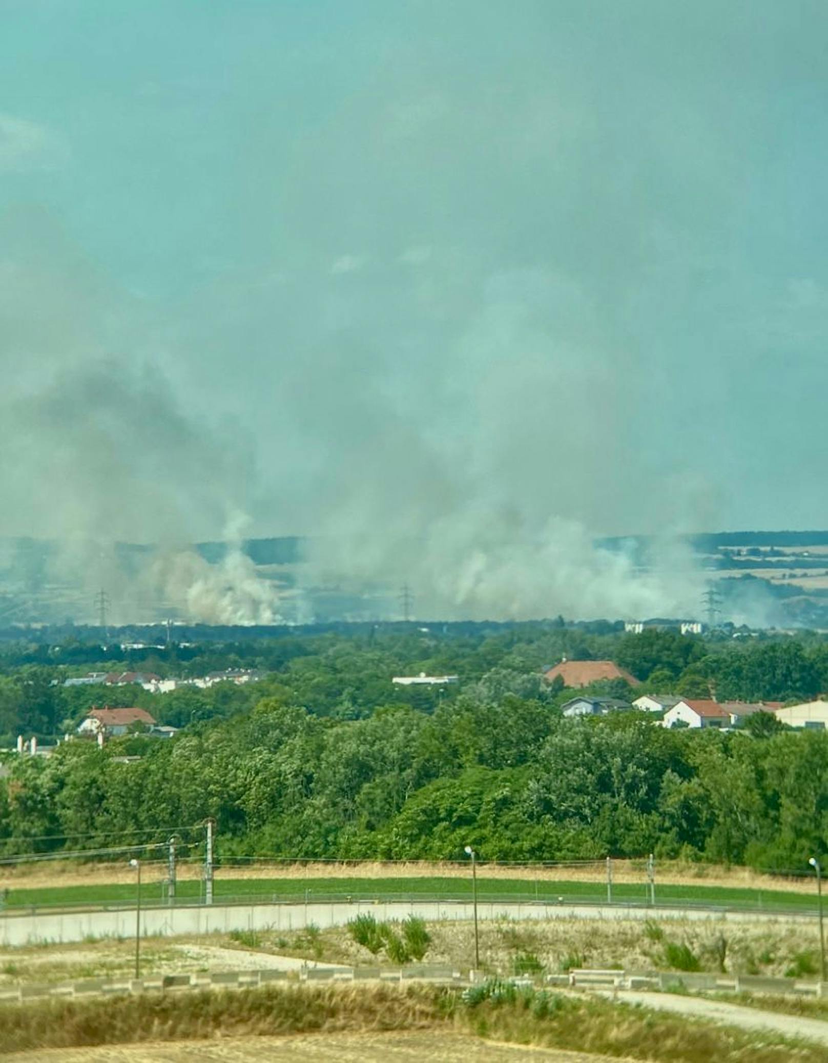 Feuer vor Wien – "20 Hektar Wald und Flur in Flammen"