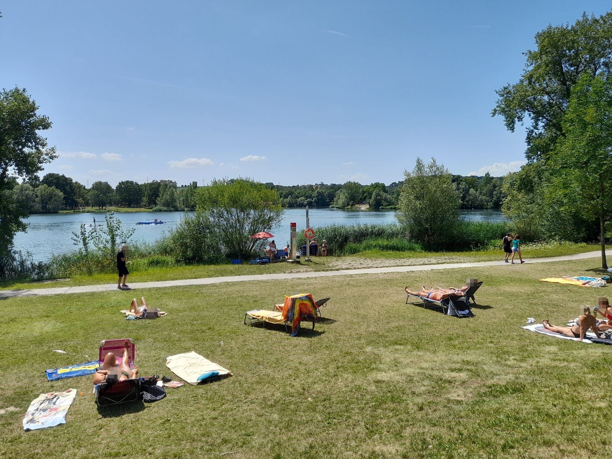 Ein Mann ging am Samstagabend im Pichlinger See fast unter. Er wurde in letzte Sekunde gerettet.